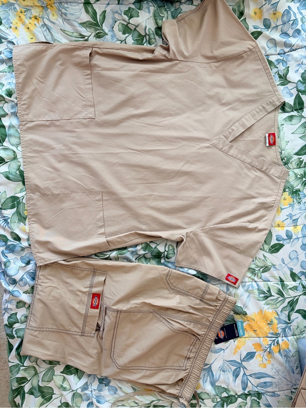 Dickies Beige Work Scrub Set - V-Neck Top & Elastic Waist Pants -Set